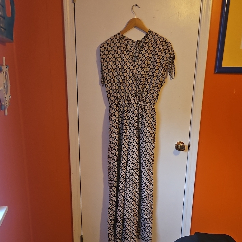 Black and White Buttoned Crew Neck Maxi Dress